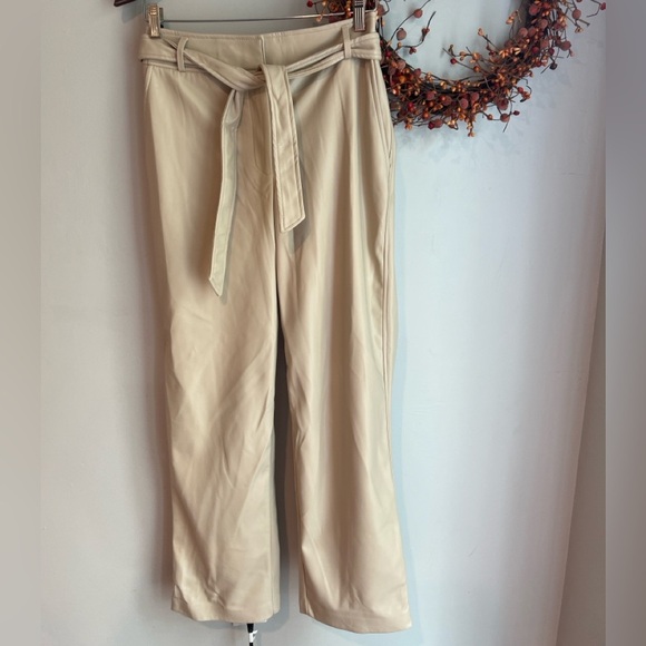 97. Bailey 44 Modern Workwear Chic and Polished - Picture 3 of 3